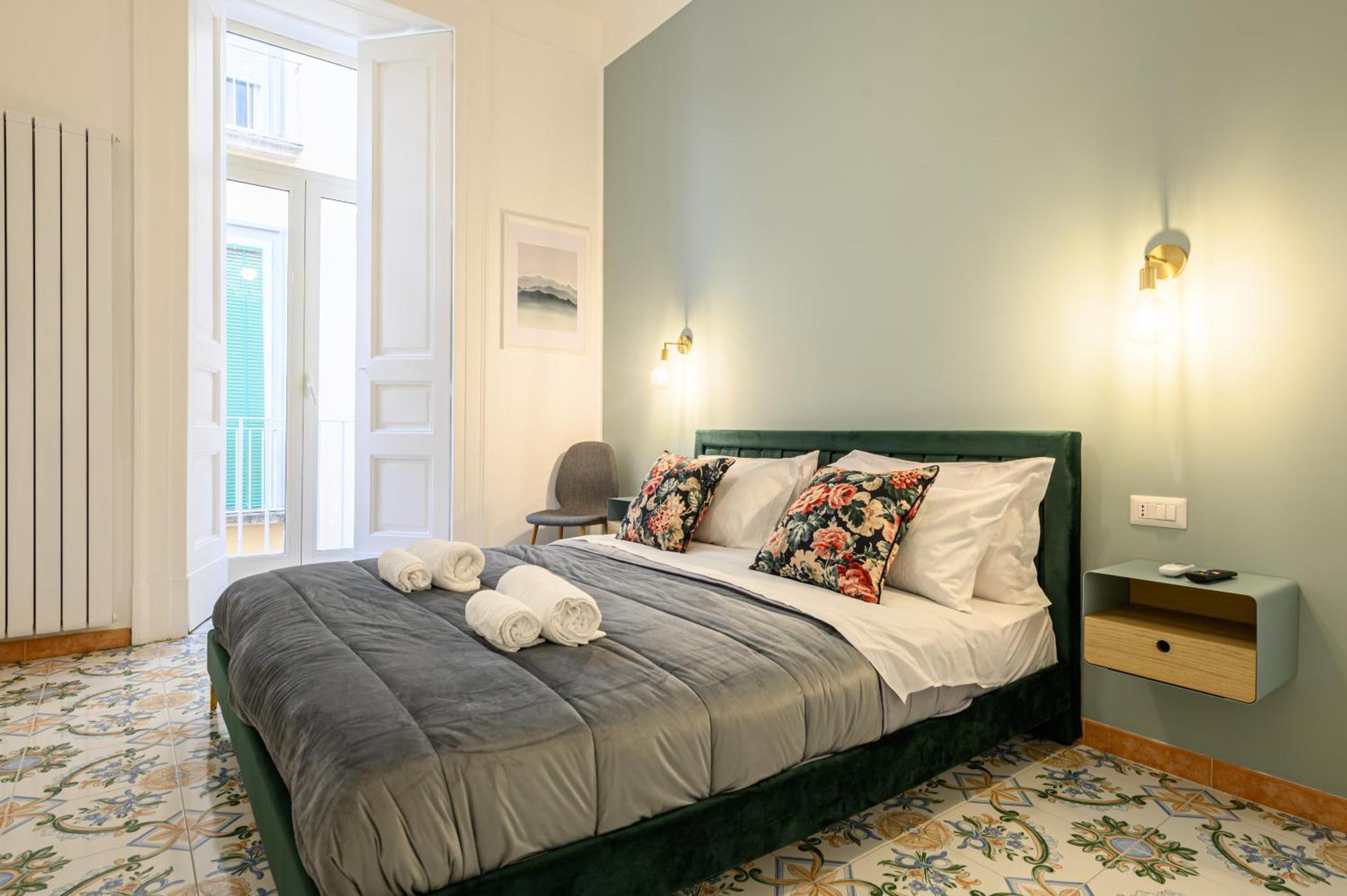 Guest House 121 Charming Apartment 나폴리 외부 사진