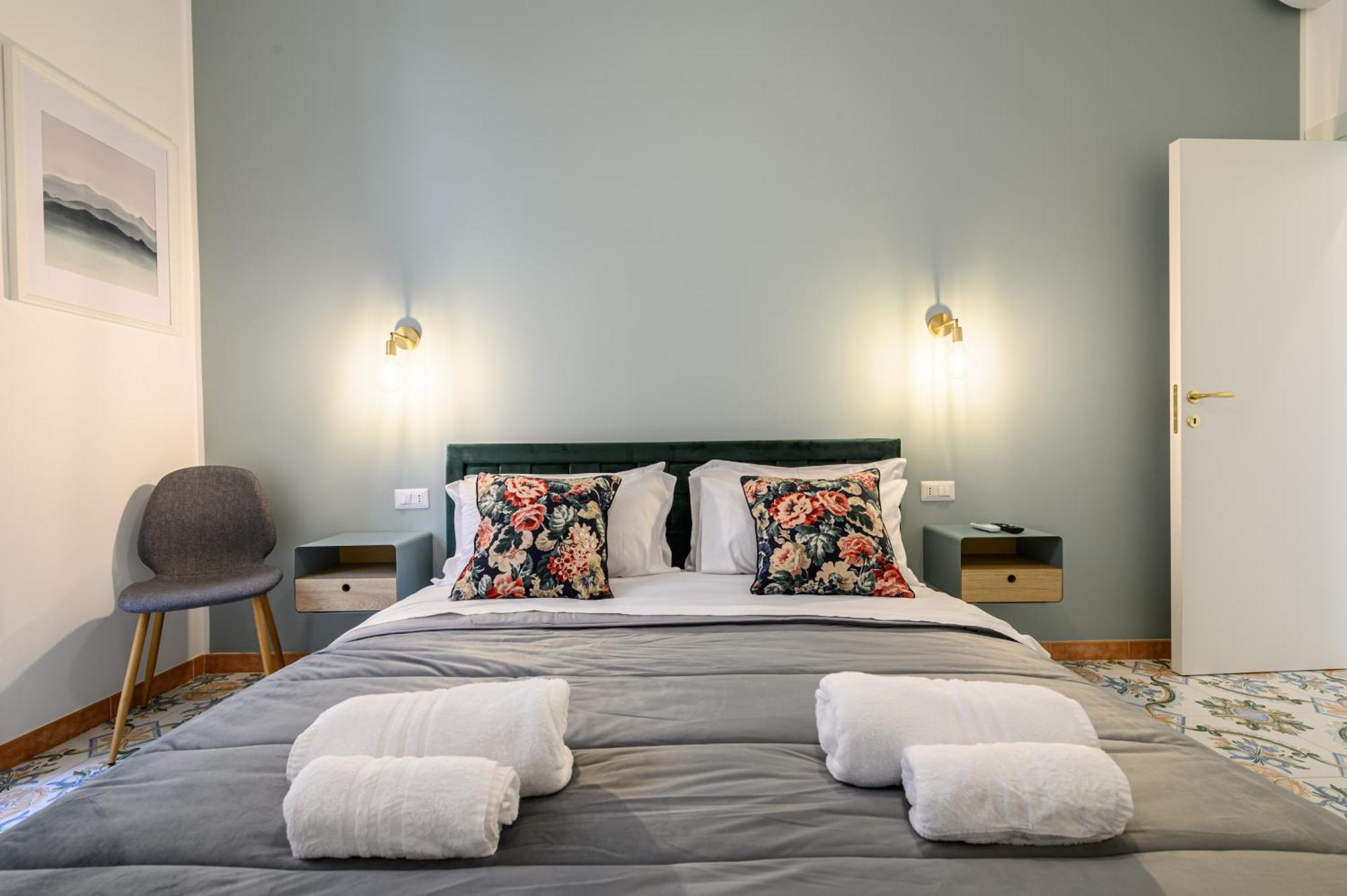 Guest House 121 Charming Apartment 나폴리 외부 사진