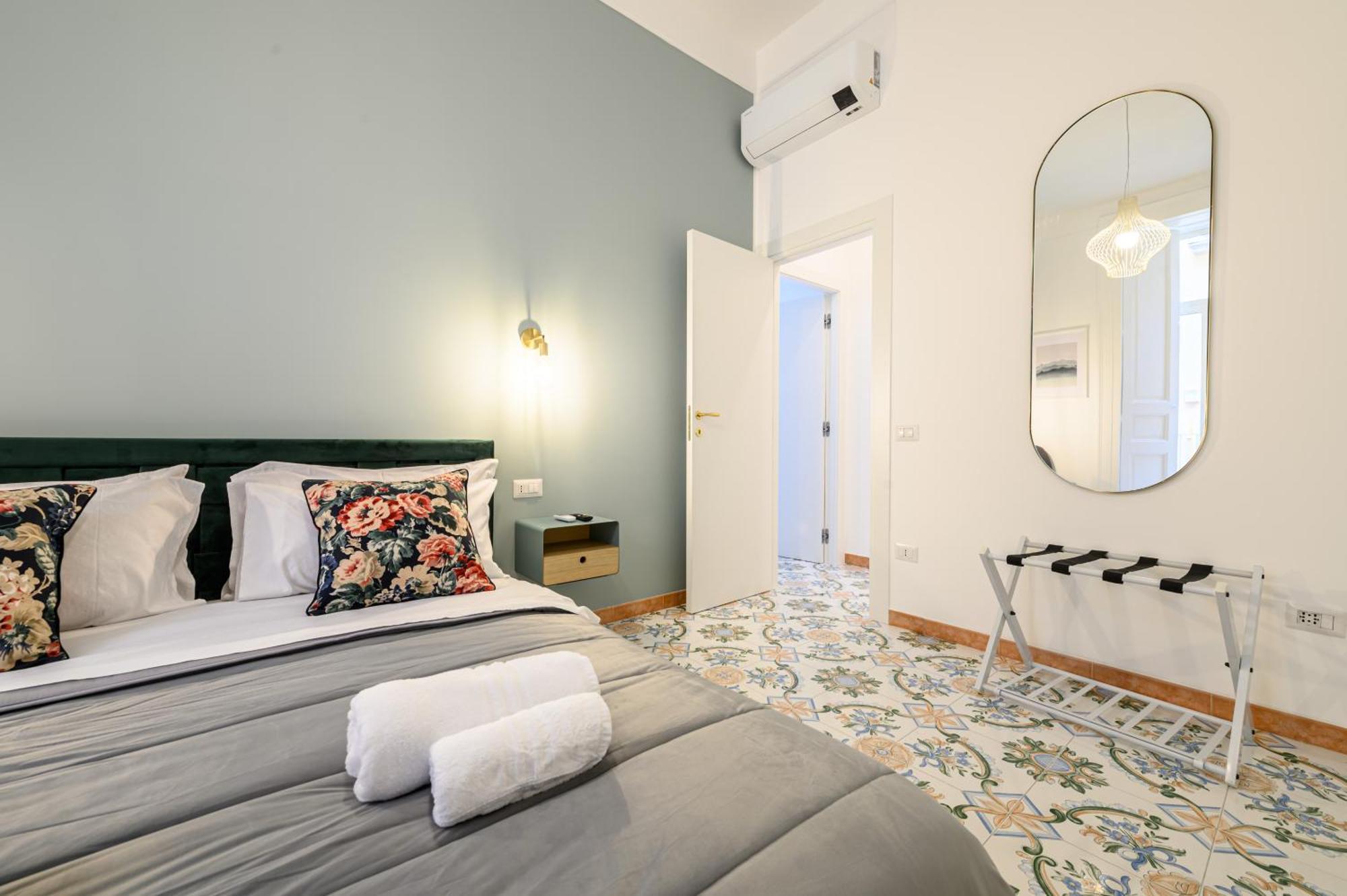 Guest House 121 Charming Apartment 나폴리 외부 사진